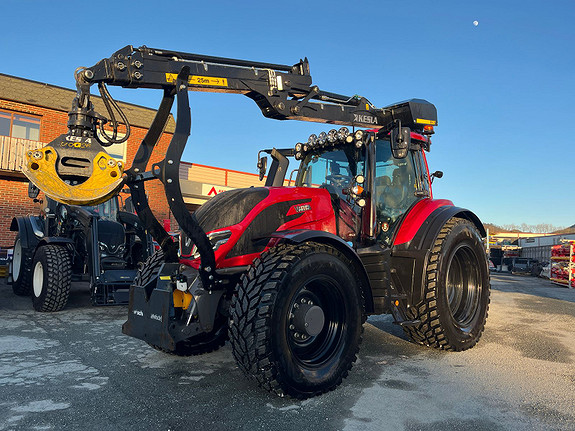 Valtra T235D RED EDITION KESLA 326T KRAN ALT UTSTYR 2021, kr 2 250 000,-
