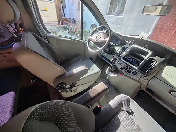 Opel Vivaro 18 of 23