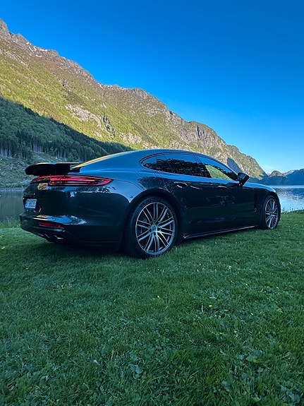 Porsche Panamera 18 of 30