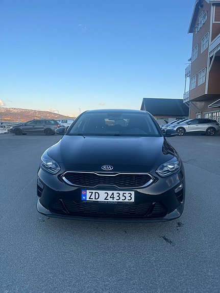 Kia Ceed 3 of 5