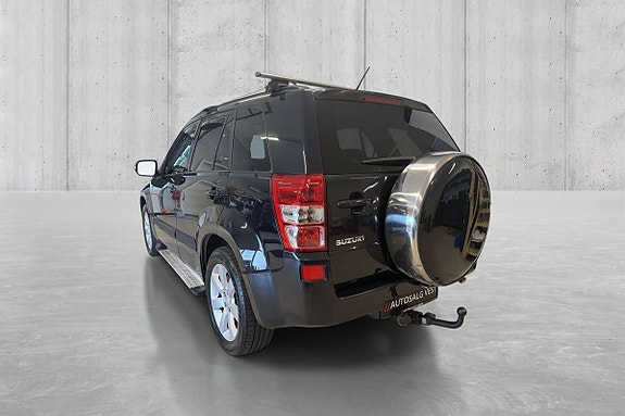 Suzuki Grand Vitara 3 of 5
