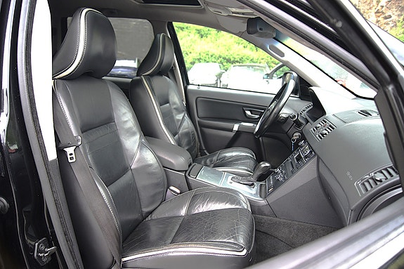 Volvo XC90 10 of 13