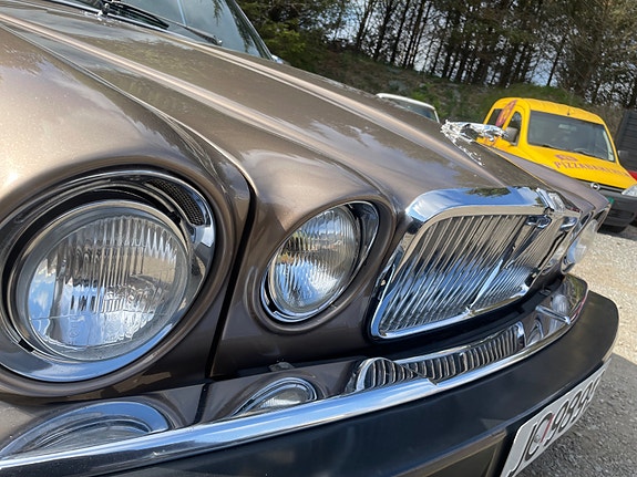 Jaguar XJ 13 of 25