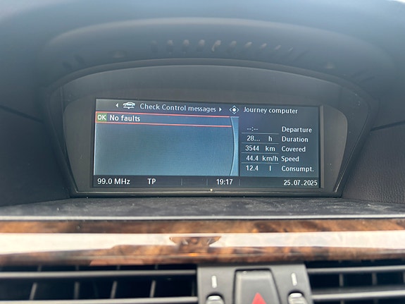 BMW 550i 12 of 15
