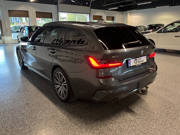 BMW 330e 5 of 5