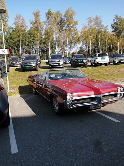 Pontiac Bonneville 4 of 5