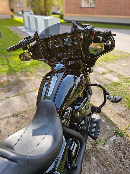 Harley-Davidson Street Glide Special Custom Black Edition 6 of 21
