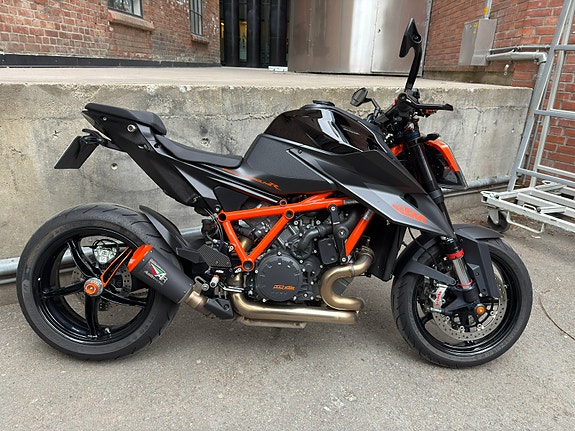 KTM 1290 Super Duke R 7 of 29