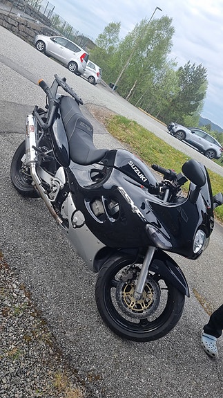 Suzuki GSX750F 6 of 9