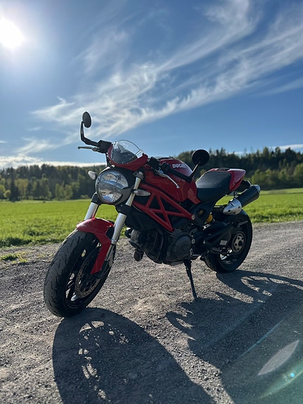 Ducati Monster 796 3 of 6