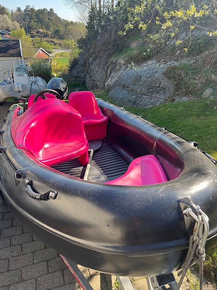Ungdomsbåt leies ut med henger 8 of 9