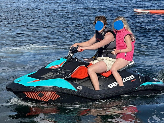 2 stk SeaDoo Spark Trixx med Respo dobbelhenger! Kan selge kun en scooter også! 8 of 13