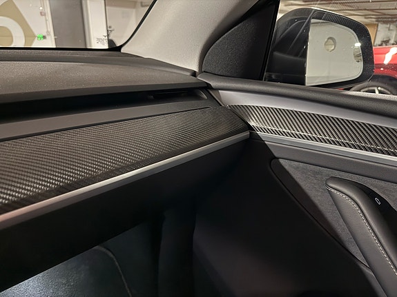 Tesla Model Y 13 of 24