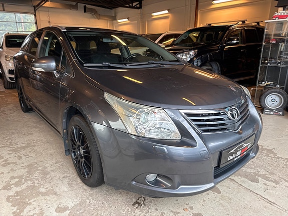 Toyota Avensis 3 of 18