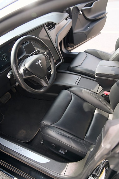 Tesla Model S 21 of 30