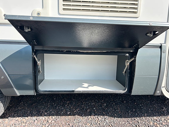 Mobilvetta K-Yacht Tekno Line 85 | lav km | ny reg. reim 24/4-26 | fukt- og gasstestet 7/8-25 | meget velholdt | enkle senger og senkeseng 11 of 30