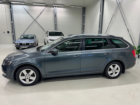 Skoda Octavia 2 of 5