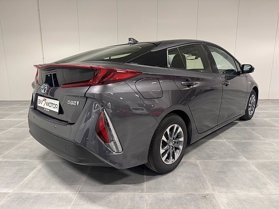 Toyota Prius Plug-in Hybrid 20 of 30
