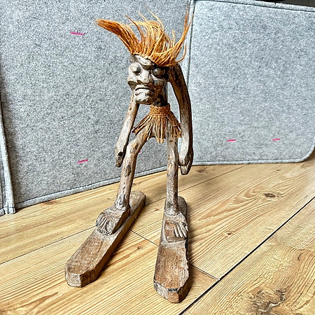 Vintage trefigur på ski fra 1970-tallet