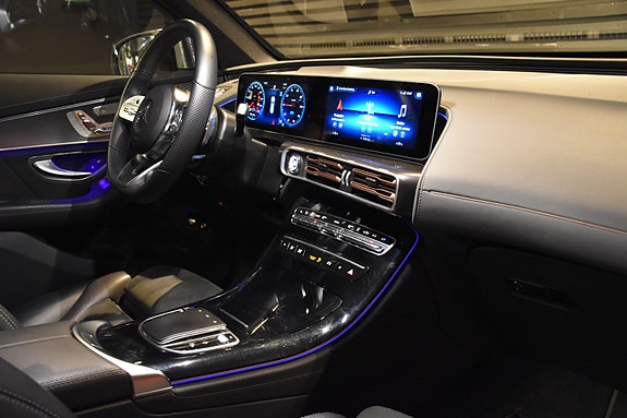 Mercedes-Benz EQC400 15 of 26