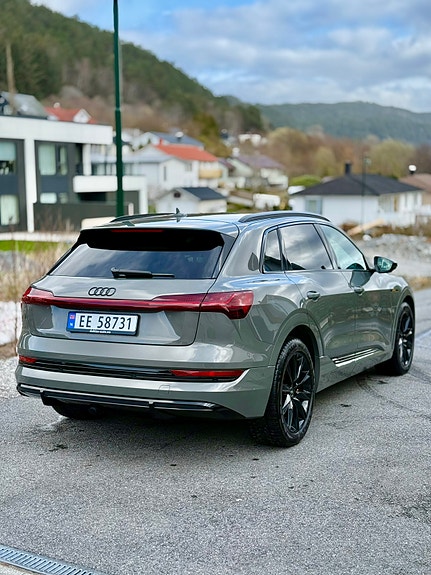Audi e-tron 7 of 30
