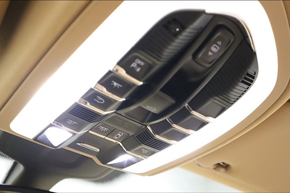 Porsche Cayenne 12 of 22
