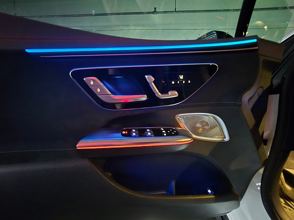 Mercedes-Benz EQE350 6 of 15