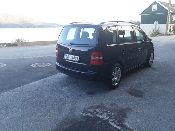 Volkswagen Touran 4 of 7
