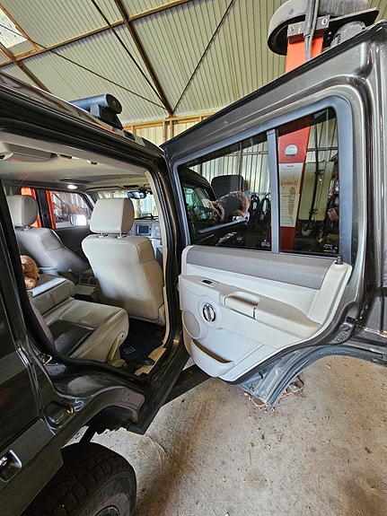 Jeep Commander 15 of 30