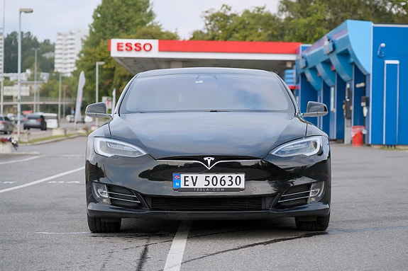 Tesla Model S 2 of 30