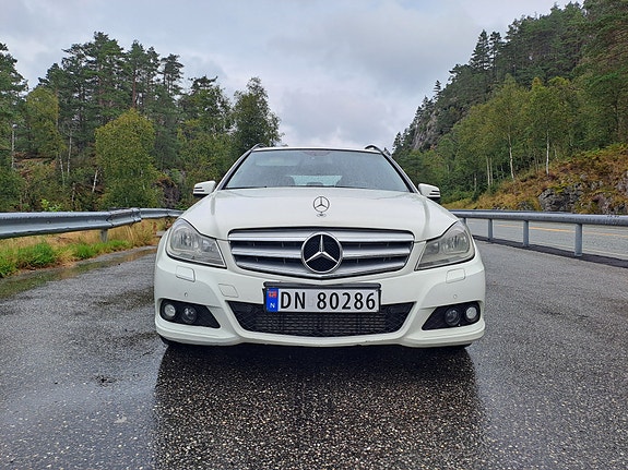 Mercedes-Benz C180 2 of 10