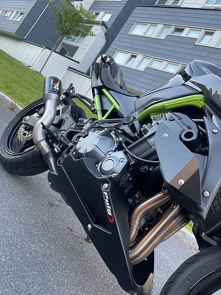 Kawasaki Z 900 3 of 5