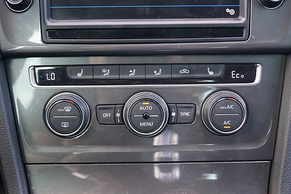 Volkswagen e-Golf VII 24 of 30