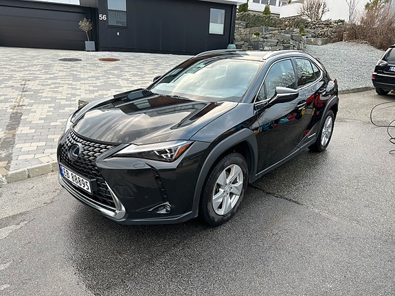 Lexus UX-Serie 2 of 19