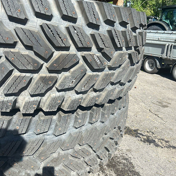 Hakkapelitta Tri 650/65 R42    540/65 R 30