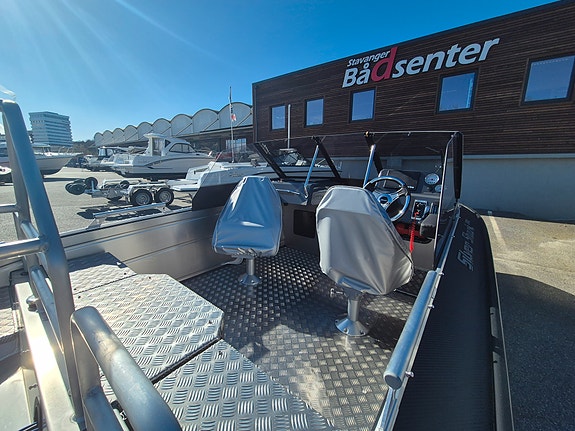 Ny Silver Shark BRx m/ 2026 Suzuki 115 BTX 5 of 5