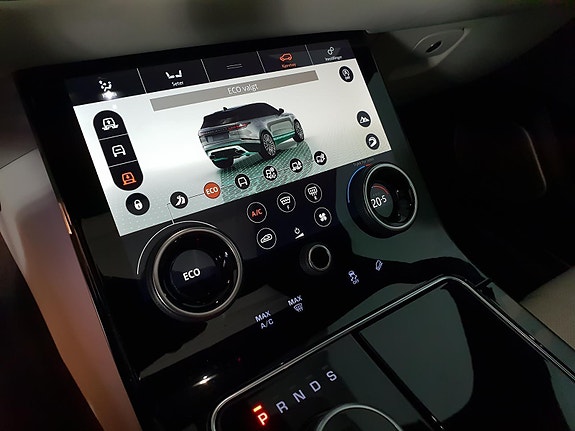 Land Rover Range Rover Velar 15 of 22