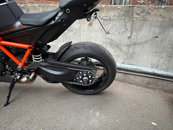 KTM 1290 Super Duke R 16 of 29