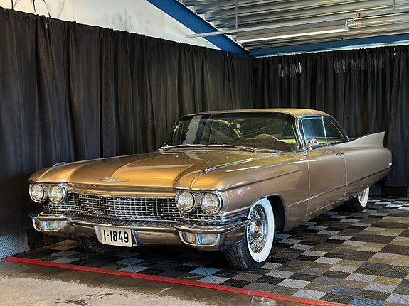 Cadillac Deville 3 of 5