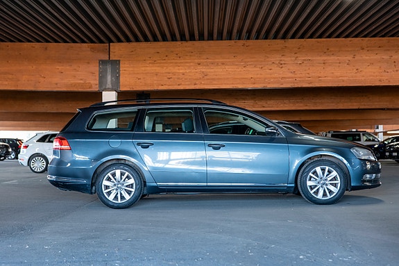 Volkswagen Passat 8 of 30