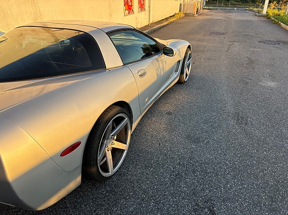 Chevrolet Corvette 10 of 26