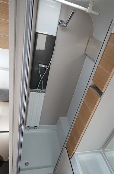 Adria Adora 572 UT /solselle/fortelt og movere 9 of 17