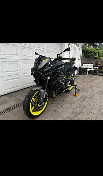 Yamaha MT-10 13 of 30