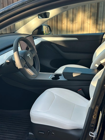 Tesla Model Y 27 of 30