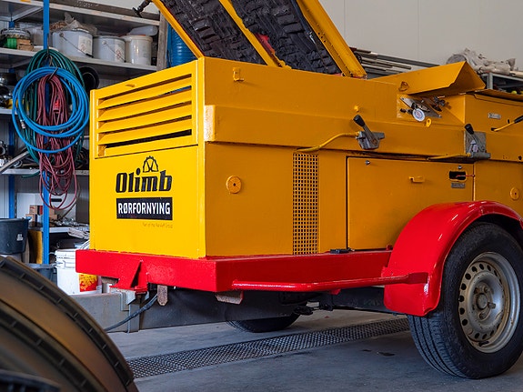 I rørfornyingsprosjektene våre bruker vi blant annet  kompressorer, generatorer og pumper.