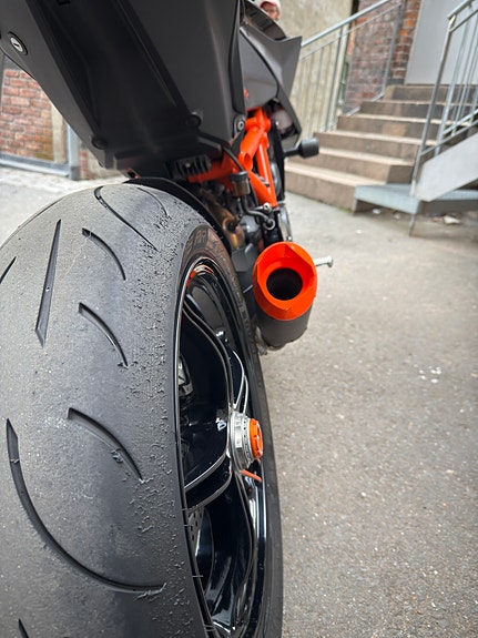 KTM 1290 Super Duke R 19 of 29