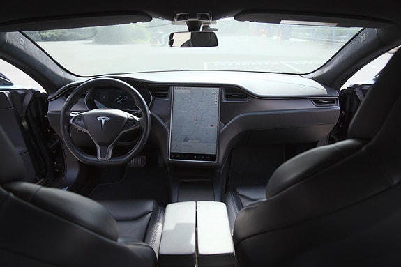 Tesla Model S 24 of 30