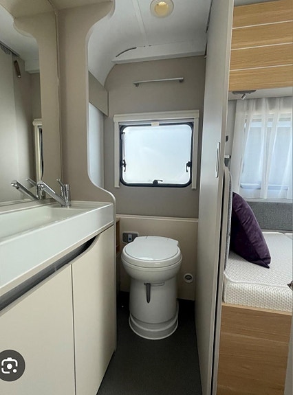 Adria Adora 572 UT /solselle/fortelt og movere 10 of 17