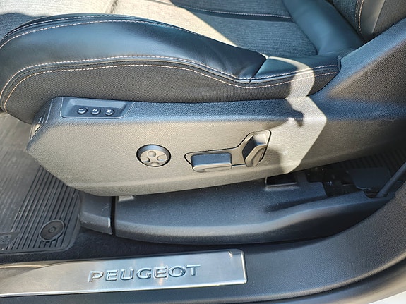 Peugeot 5008 17 of 27