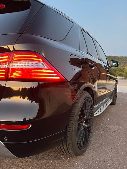 Mercedes-Benz ML250 9 of 26